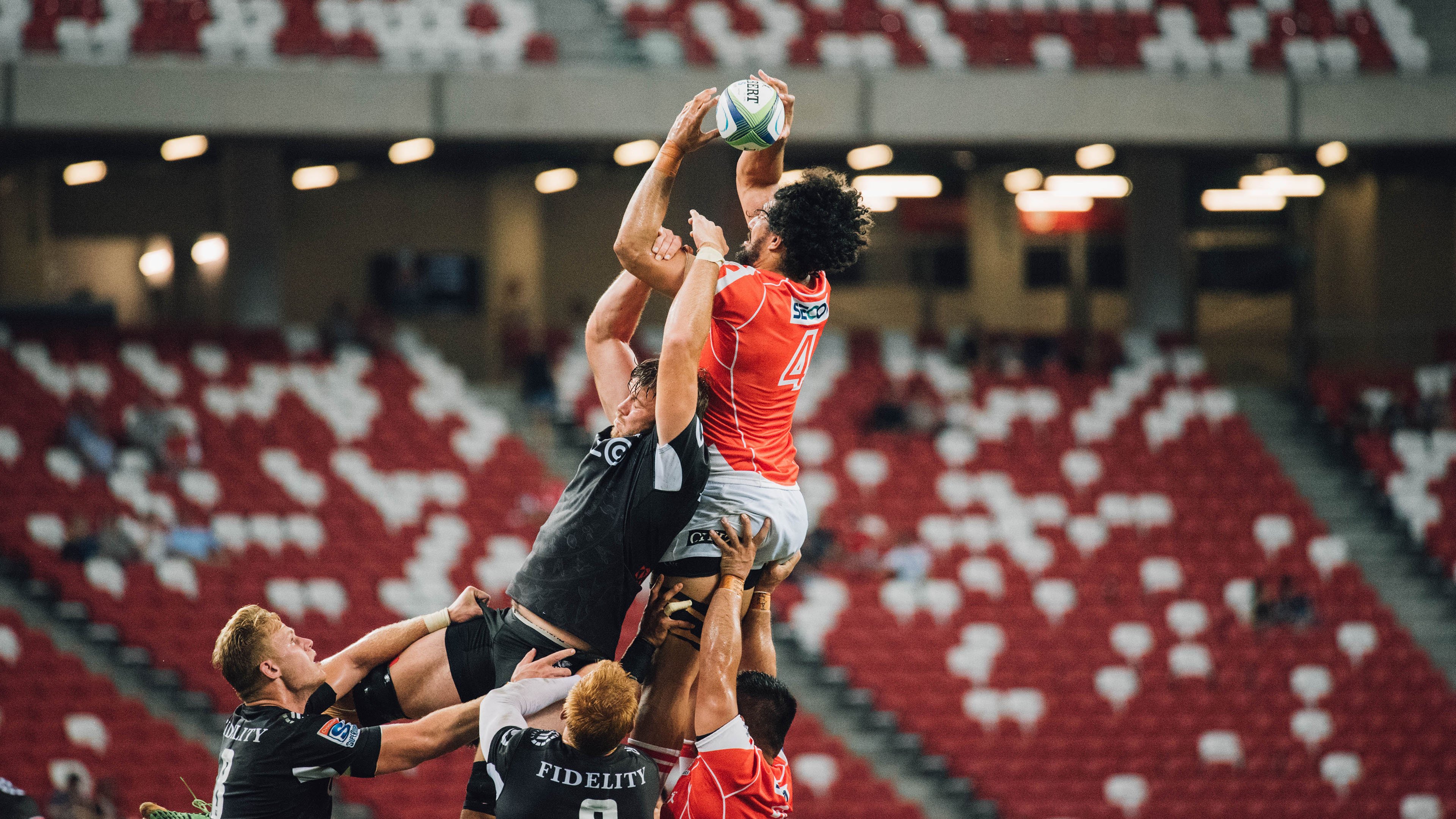 拉塞尔关键制胜，迈凯伦轻取哈斯，一场战术与勇气的完美演绎